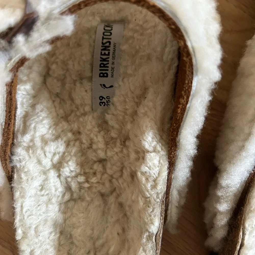 Birkenstock women Shearling Sandals - Brown and Cream